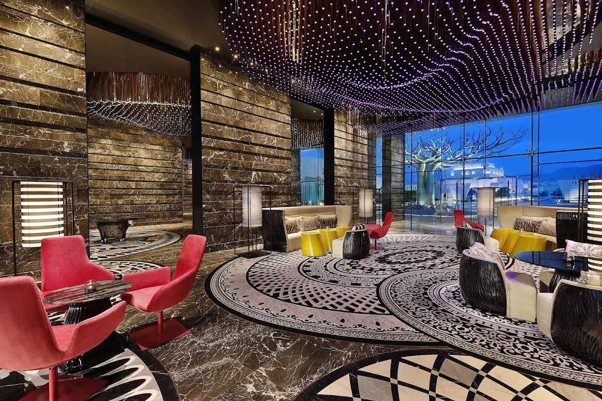 The Long Bar, Muscat